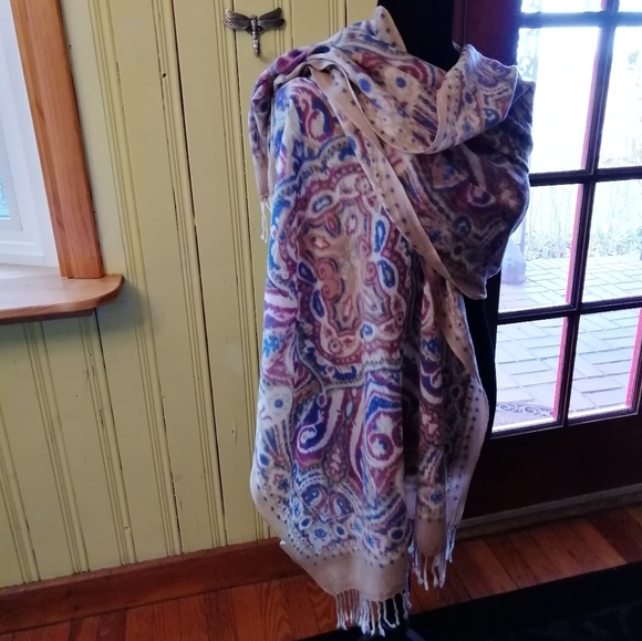 Lucky Unusual Boho Light Wool Fringe Wrap/Scarf - Picture 7 of 7